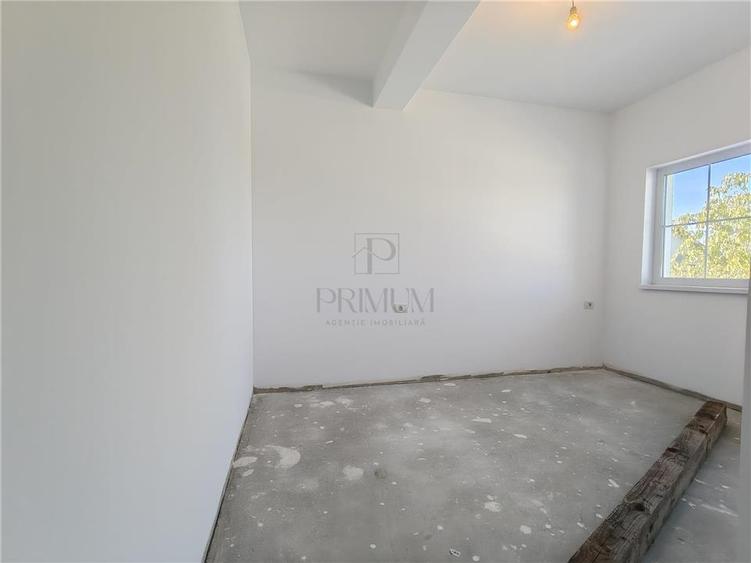 Duplex cu 5 camere cu Canalizare în Moșnița Veche