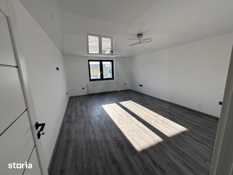 Casă cu 5 camere cu Teren 200 Mp în Șeica Mică