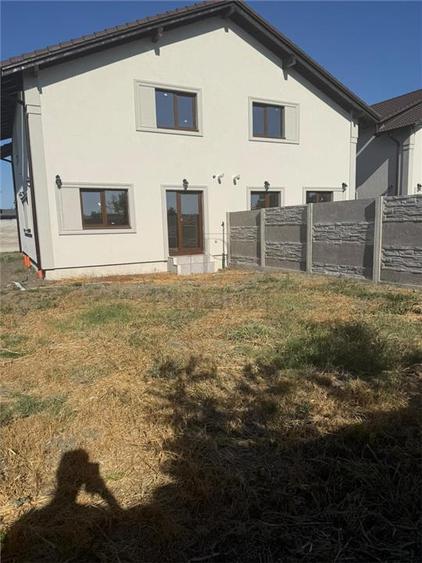 Duplex cu 4 camere cu Canalizare în Moșnița Veche