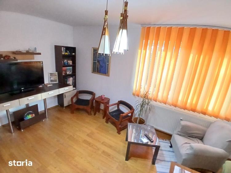 Apartament cu 4 camere decomandat în Rahova