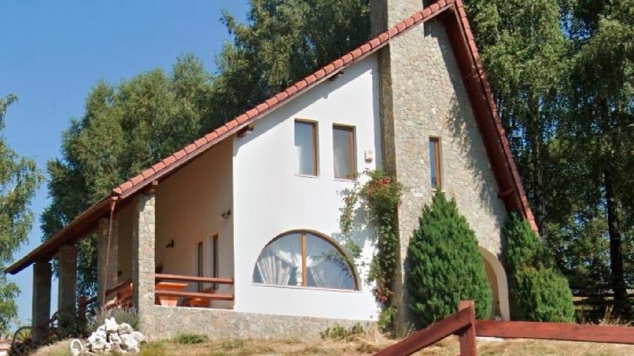 Casă individuală cu 4 camere cu Teren 1500 Mp în Moieciu