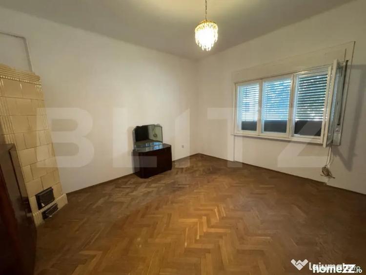 Casă cu 6 camere cu Teren 700 Mp în 700