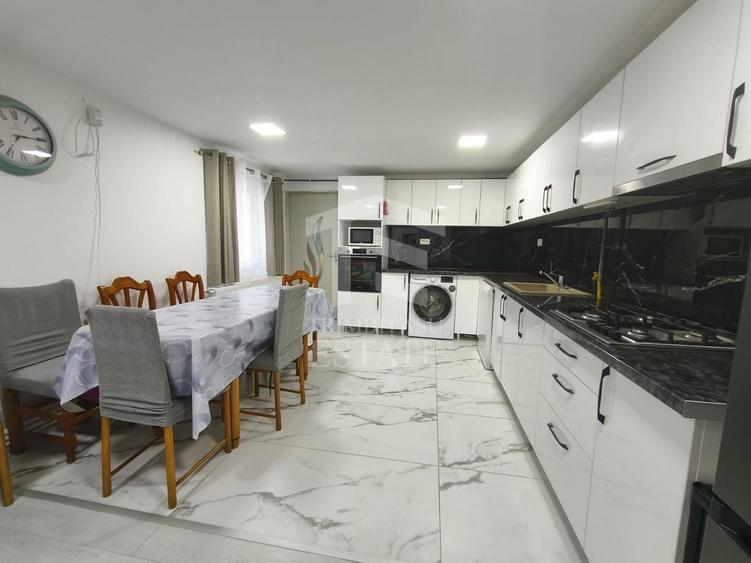 Casă individuală cu 4 camere cu Canalizare în Palazu Mare