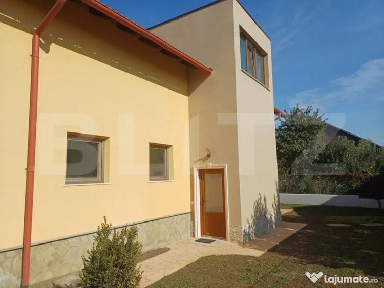 Casă cu 4 camere cu Teren 1000 Mp în Plopeni