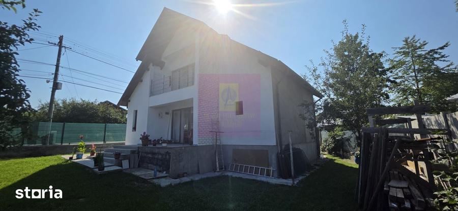 Casă cu 4 camere cu Teren 497 Mp în Central