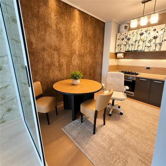 Apartament cu 2 camere decomandat, mobilat în Tractorul
