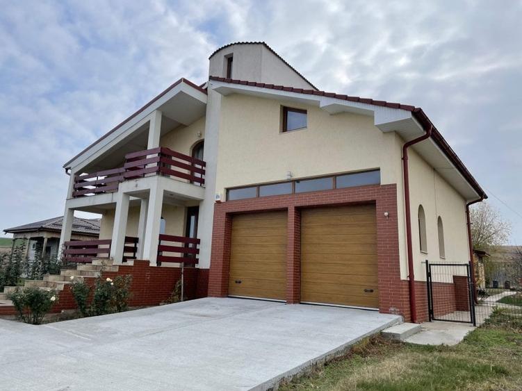 Casă cu 6 camere cu Garaj în Exterior Nord