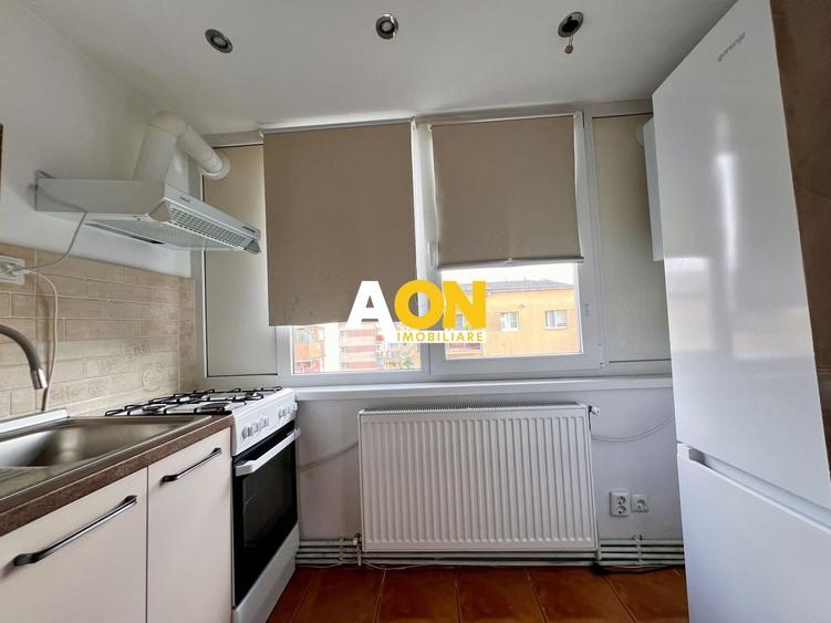 Apartament cu 2 camere semidecomandat, mobilat în Cetate