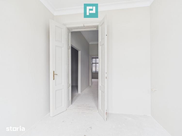 Casă cu 10 camere cu Teren 1200 Mp în Tipografilor
