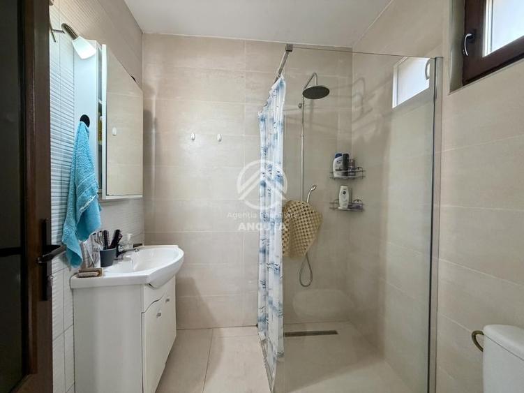 Casă cu 5 camere cu Canalizare în Dâmbul Rotund