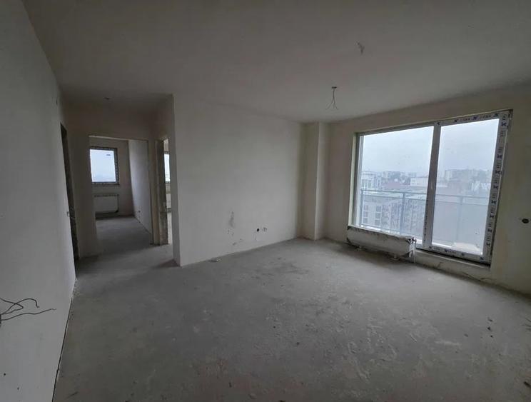 Apartament cu 3 camere semidecomandat în Mărăști