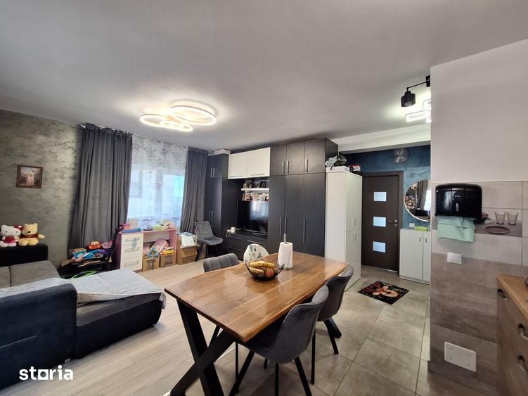 Apartament cu 3 camere semidecomandat în Florești
