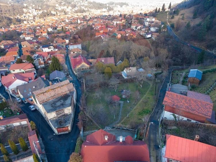 Teren Construcții intravilan de 1498 mp, în Schei