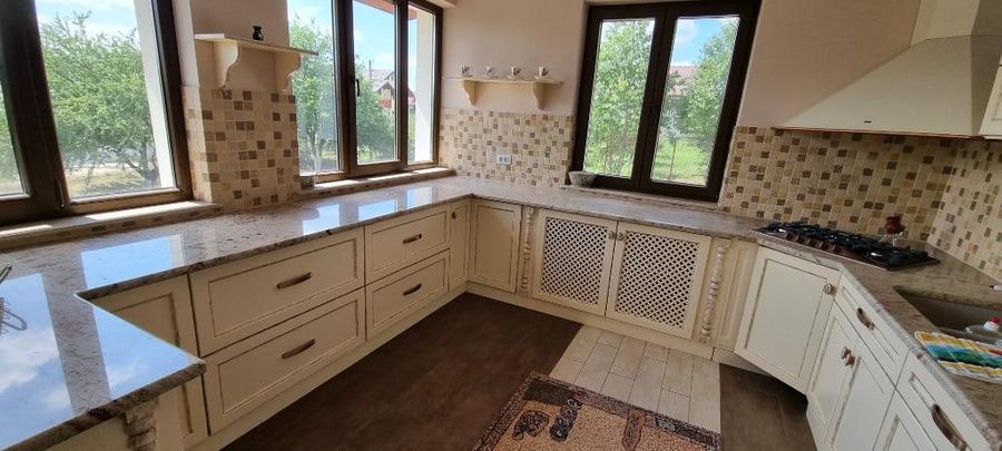 Casă cu 5 camere cu Teren 2040 Mp în Central