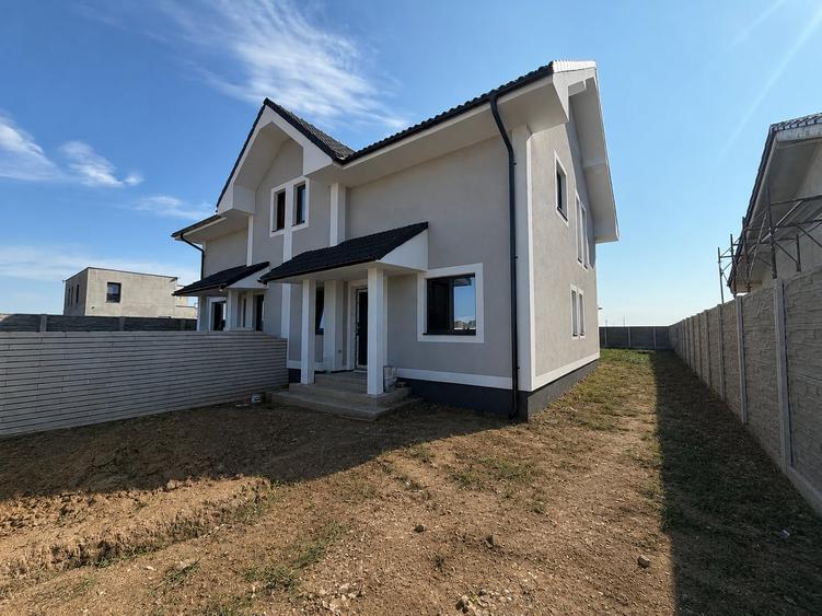 Duplex cu 4 camere cu Teren 350 Mp în Moșnița Nouă