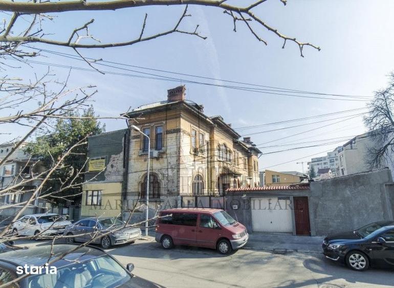 Casă cu 7 camere cu Teren 135 Mp în Vitan