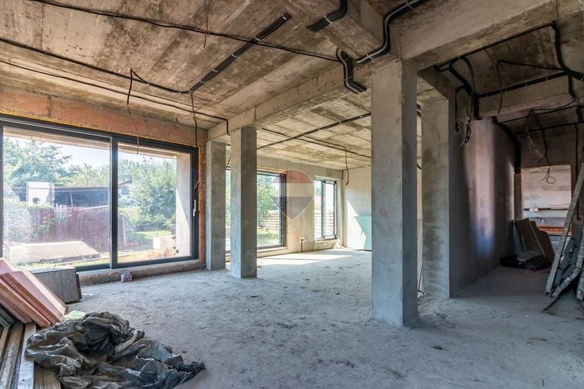 Casă individuală cu 4 camere cu Teren 701 Mp în Corbeanca