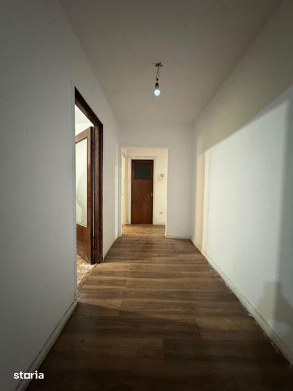 Apartament cu 4 camere semidecomandat în Berceni