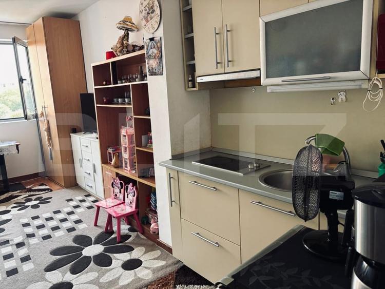 Apartament cu 2 camere semidecomandat, mobilat în Cloșca