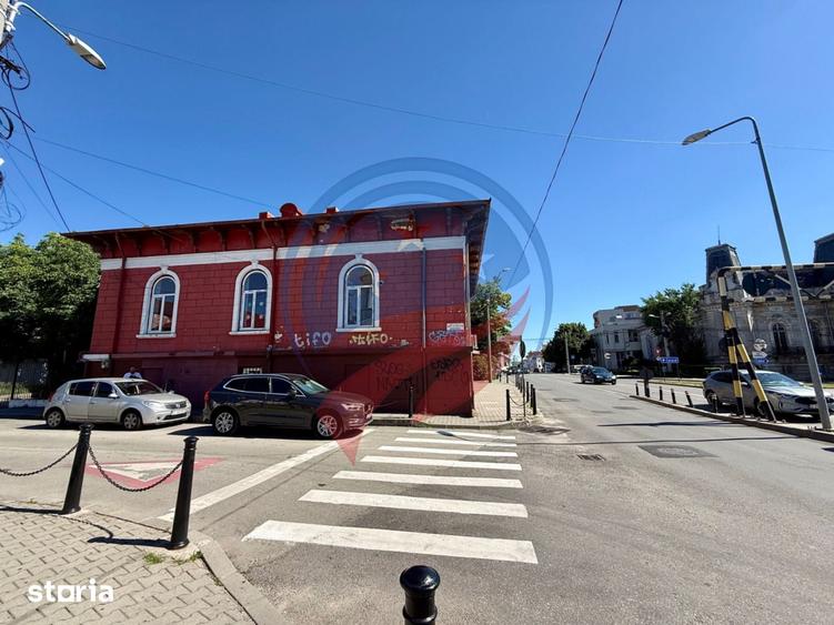 Casă cu 10 camere cu Teren 801 Mp în Ultracentral