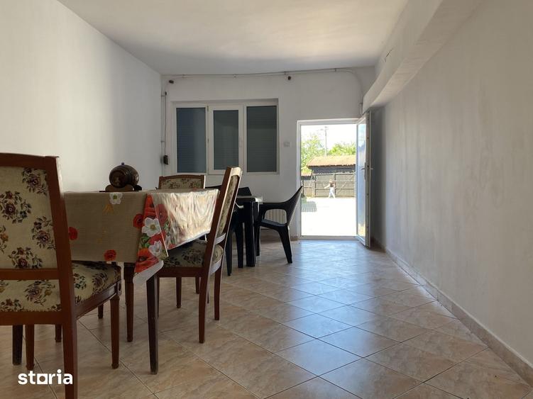 Casă cu 8 camere cu Teren 653 Mp în Răzvad