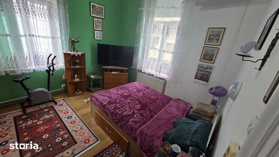 Apartament cu 5 camere în Armeneasca