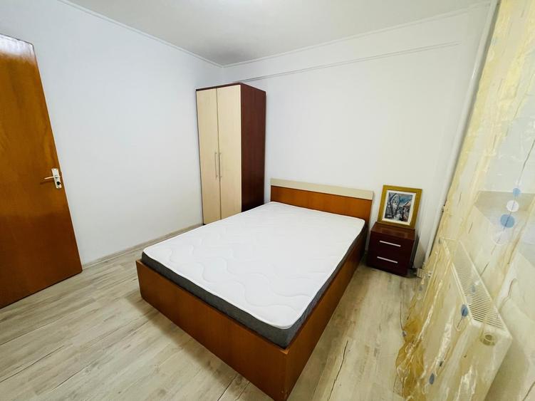 Apartament cu 3 camere semidecomandat, mobilat în Tei