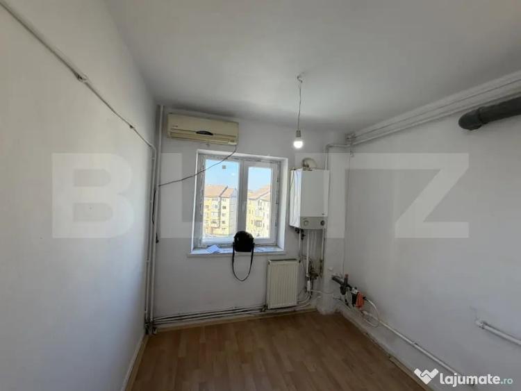 Garsonieră decomandată în Sud