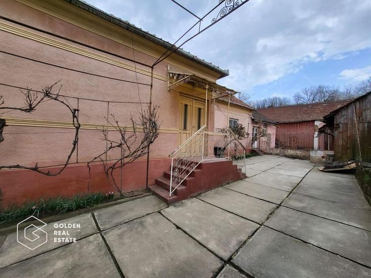 Casă individuală cu 5 camere cu Canalizare în Central