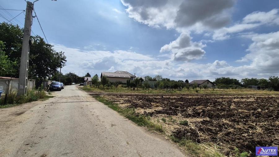 Teren Construcții intravilan de 2300 mp, în Sud-Vest