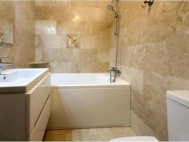 Apartament cu 3 camere semidecomandat, mobilat în Clucerului