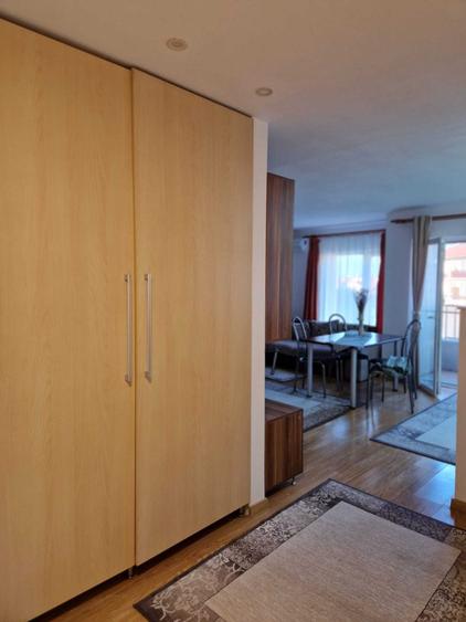 Apartament cu 3 camere semidecomandat în Florești