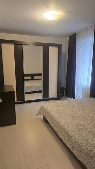 Apartament cu 3 camere semidecomandat în Exterior Vest