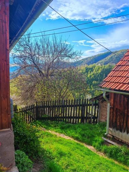 Casă cu 4 camere în Luncani