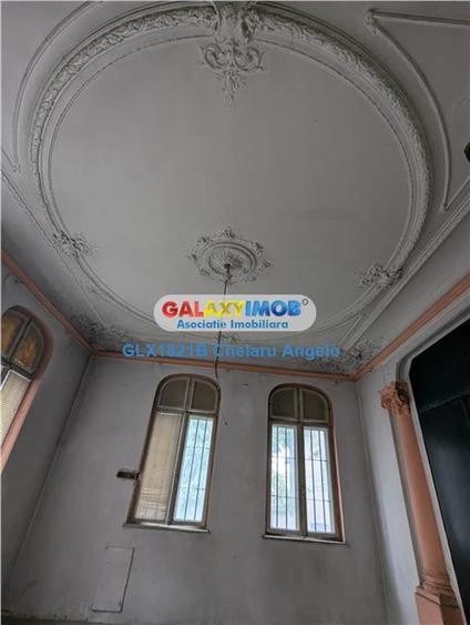 Casă cu 10 camere cu Teren 521 Mp în Cișmigiu