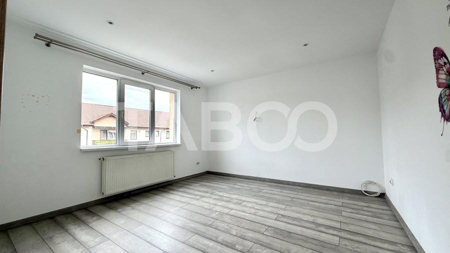 Apartament cu 3 camere semidecomandat, mobilat în Florești