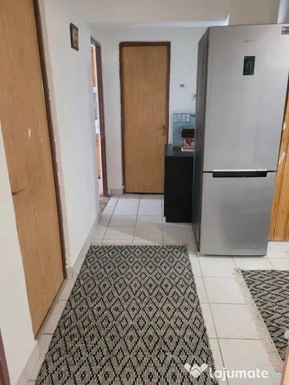 Apartament cu 4 camere decomandat în Est