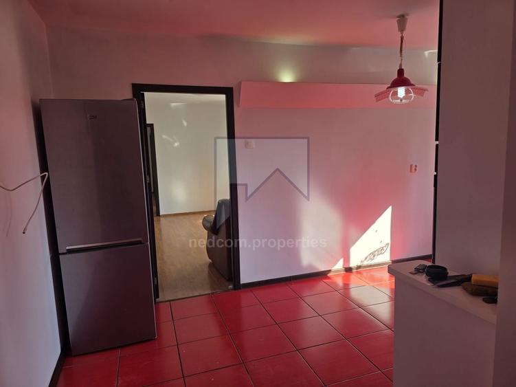 Apartament cu 3 camere semidecomandat, mobilat în Berceni
