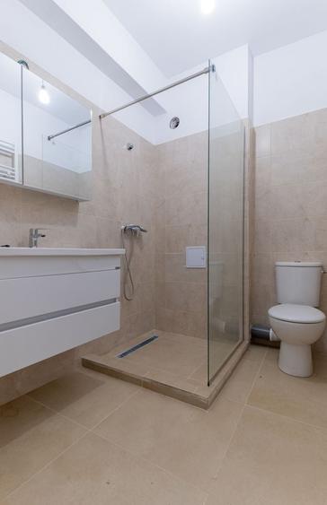 Apartament cu 3 camere decomandat în Metalurgiei