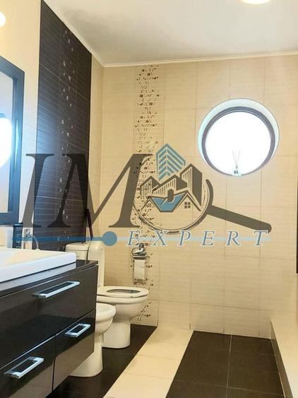 Casă individuală cu 7 camere cu Canalizare în Central
