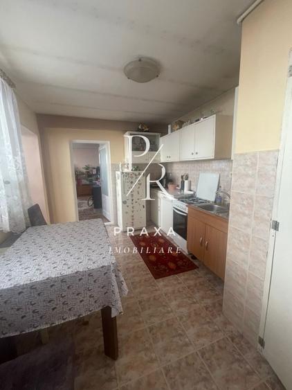 Casă individuală cu 7 camere cu Teren 620 Mp în Florești