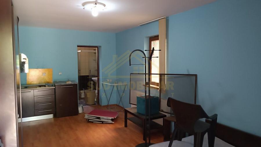 Casă individuală cu 6 camere cu Canalizare în Glina