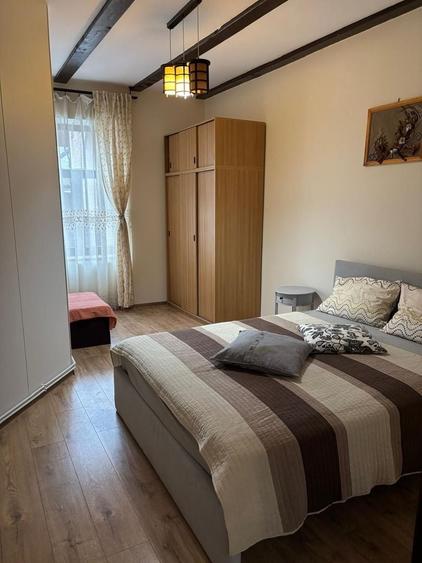 Casă individuală cu 7 camere cu Canalizare în Brașovul Vechi