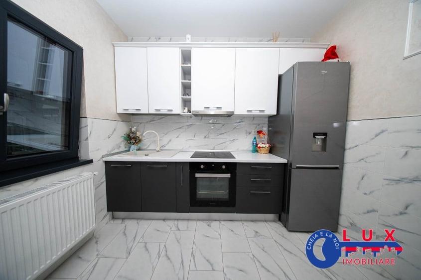 Casă cu 6 camere cu Teren 400 Mp în Babadag