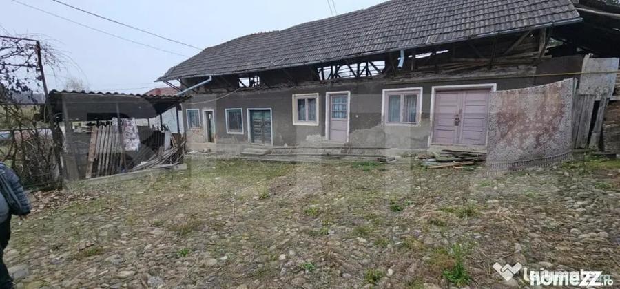 Casă cu 2 camere cu Teren 1200 Mp în Central