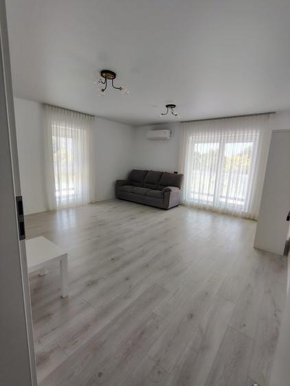 Apartament cu 3 camere decomandat în Berceni