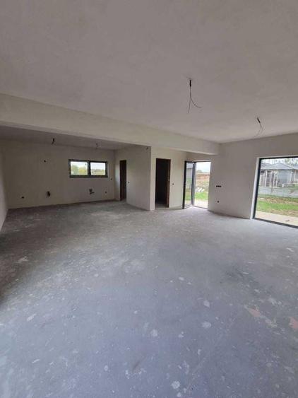 Casă cu 4 camere decomandat în Central