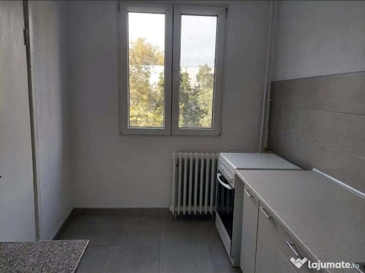 Apartament cu 3 camere decomandat în Militari