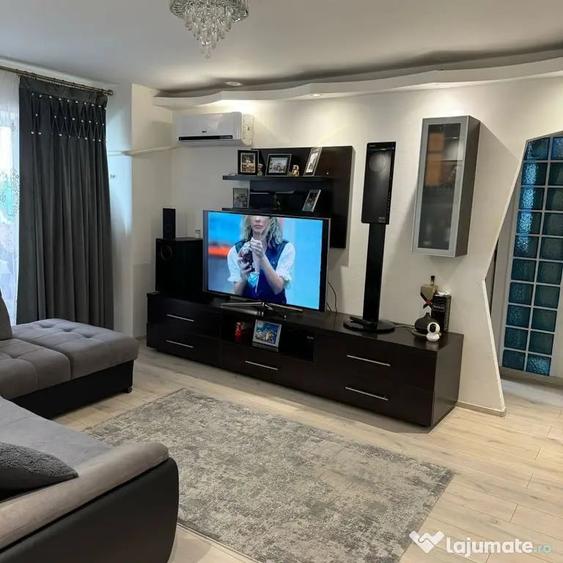 Apartament cu 3 camere decomandat în Vitan