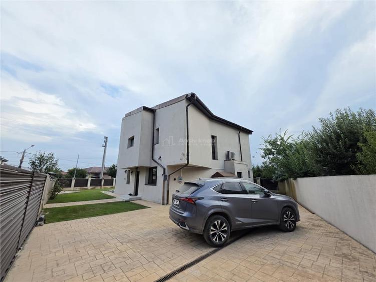 Casă cu 10 camere cu Teren 620 Mp în Mogoșoaia